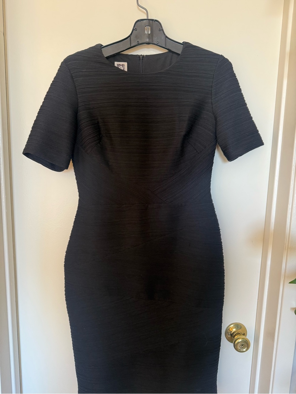 Anne Klein Black Textured Ruched Sheath Dress Size 4 Short Sleeve